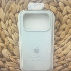 Apple iPhone 13 Pro Silicone Case - Light Gray